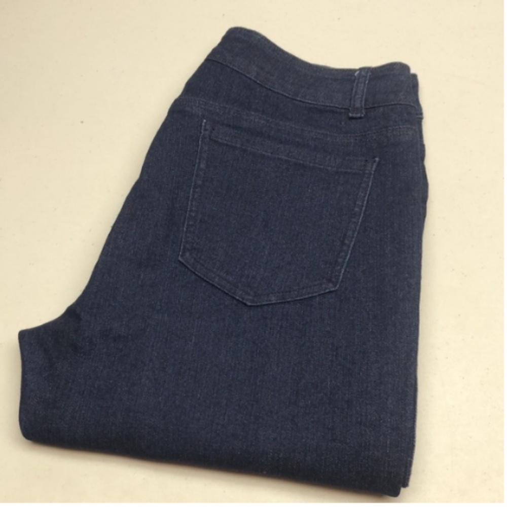LIKE NEW NYGARD NAVY CROP LEGGING JEANS 12/31x24 ⭐️